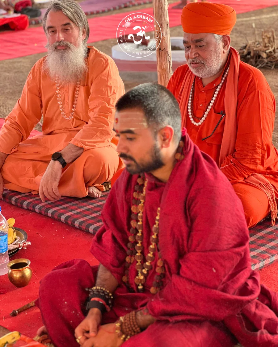Mahamandaleshwar Shree Swami Avatar Puri Ji Maharaj and Mahamandaleshwar Shree Swami Gyaneshwar Puri Ji Maharaj seated with a distinguished guest.